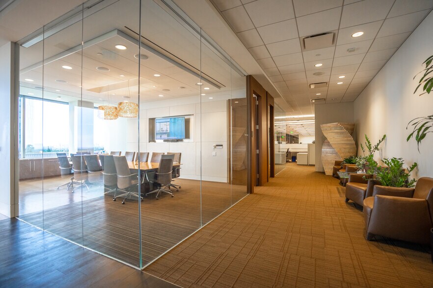 More Photos Of 2000 Avenue of the Stars, Los Angeles Office For Sale