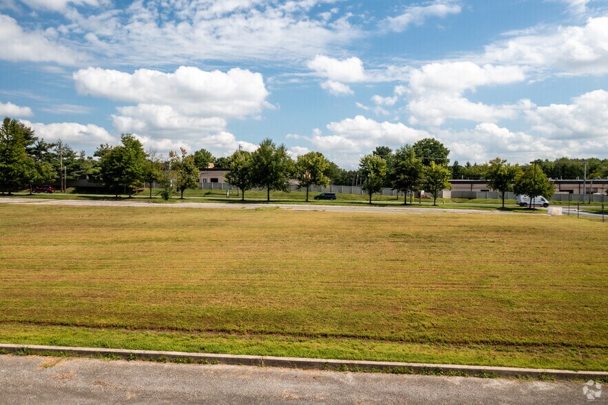 More Photos Of 4351 Pennell Rd, Aston Unknown For Lease