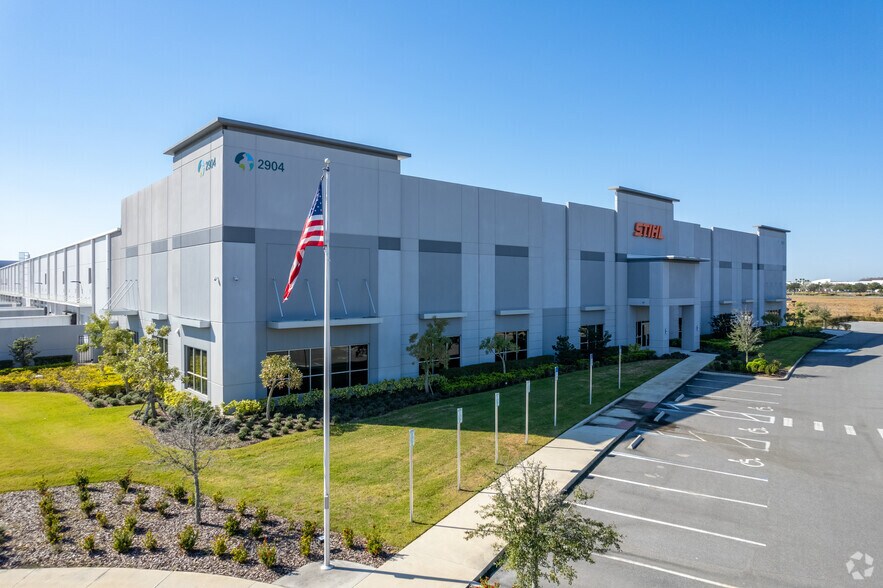 Primary Photo Of 2904 Tradeport Dr, Orlando Warehouse For Lease