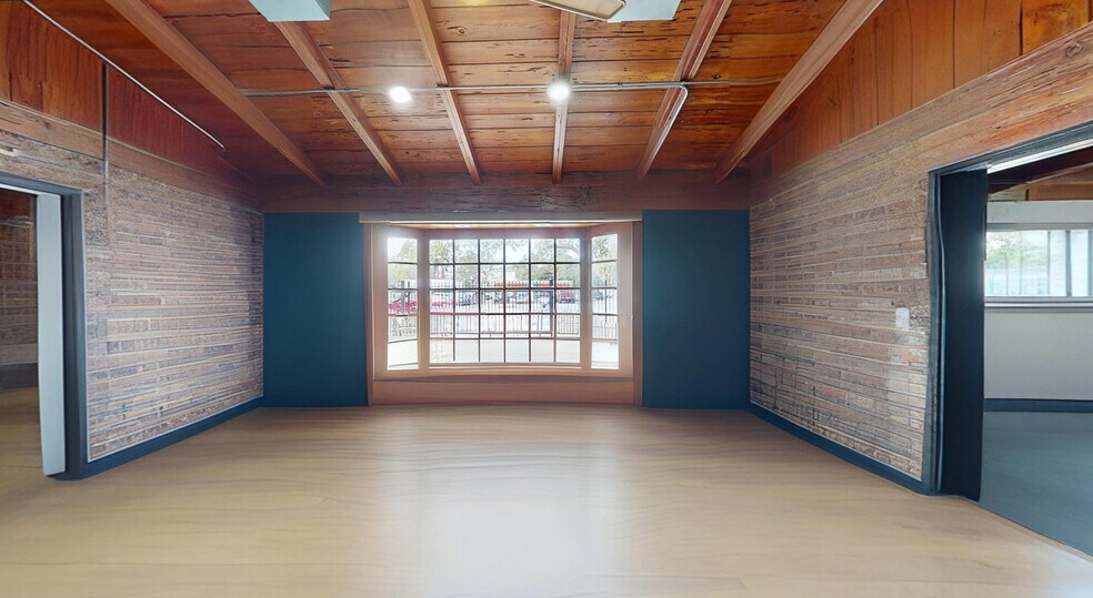 More Photos Of 3508 S Manhattan Ave, Tampa Health Club For Sale