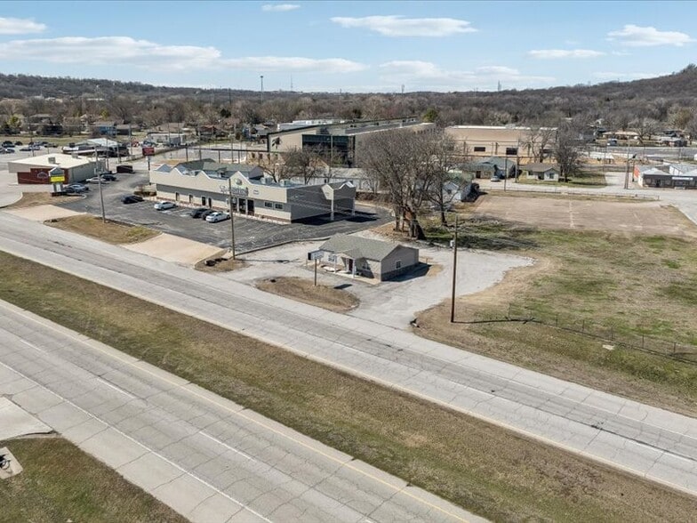 More Photos Of 1830 N Highway 66, Catoosa Freestanding For Sale