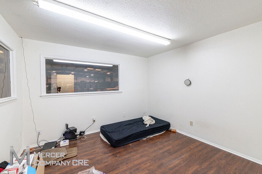 More Photos Of 2100 S I 35 Service Rd, Oklahoma City Warehouse For Lease