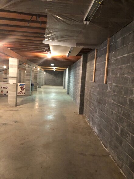 More Photos Of 1023 W Washington St, Hagerstown Warehouse For Lease