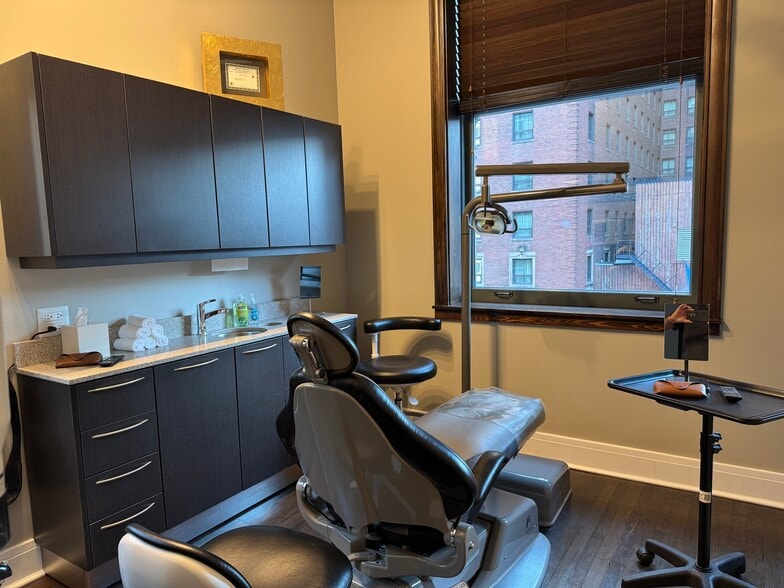 More Photos Of 120 S State St, Chicago Office For Sale