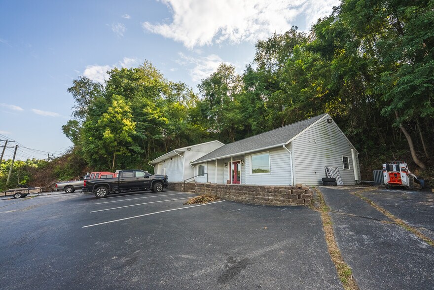 More Photos Of 690 N Franklin St, Christiansburg Office For Sale