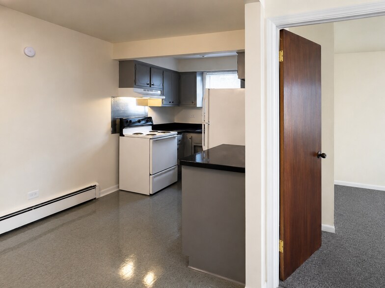 More Photos Of 1025-1049 W Vermont St, Calumet Park Apartments For Sale