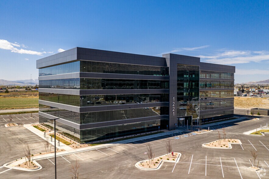 More Photos Of 1221 S Valley Grove Blvd, Pleasant Grove Office For Lease