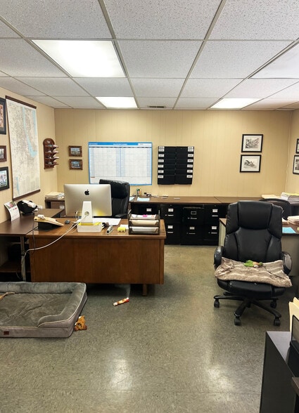 More Photos Of 240 E Hellen Rd, Palatine Flex For Sale