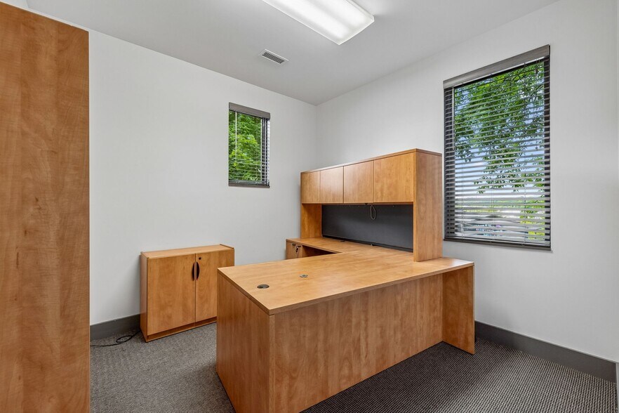 More Photos Of 2831 Azalea Pl, Nashville Office Residential For Lease