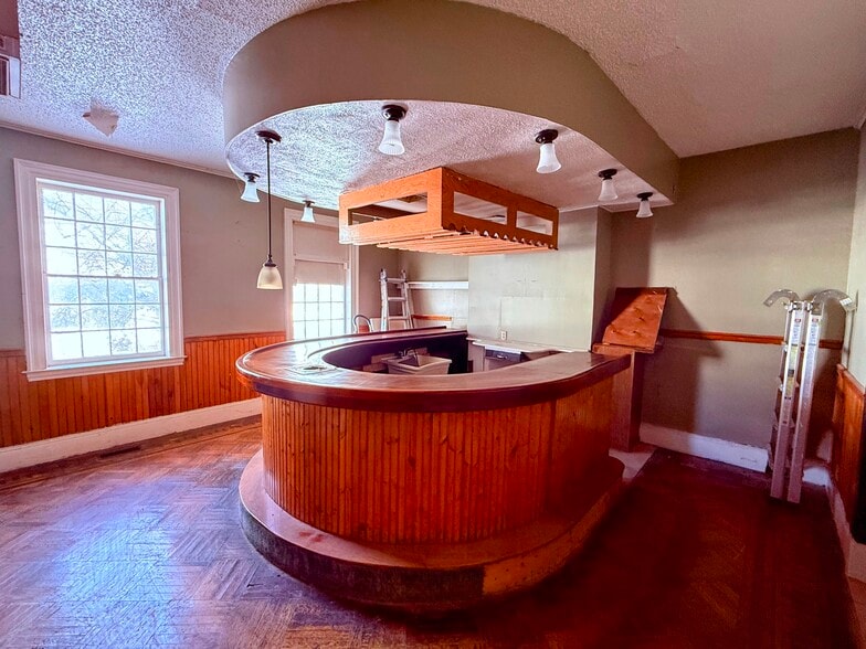 More Photos Of 6 Church St, Nassau Apartments For Sale