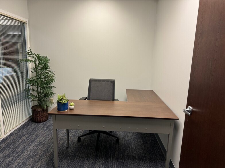 More Photos Of 301 Sovereign Ct, Manchester Medical For Sale