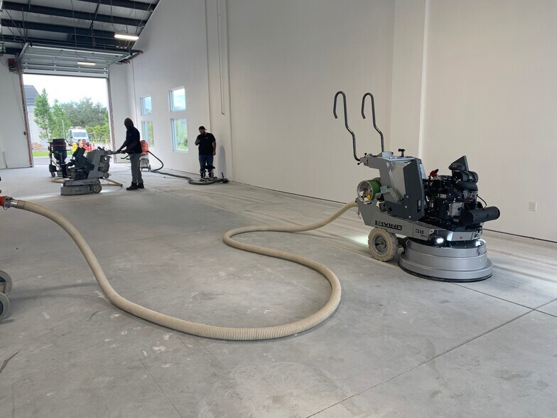 More Photos Of 3939 Tollhouse Dr, Naples Warehouse For Lease