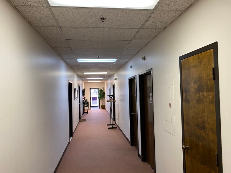 More Photos Of 5 National Dr, Windsor Locks Unknown For Lease