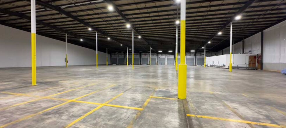 More Photos Of 11029 Kenwood Rd, Blue Ash Distribution For Lease