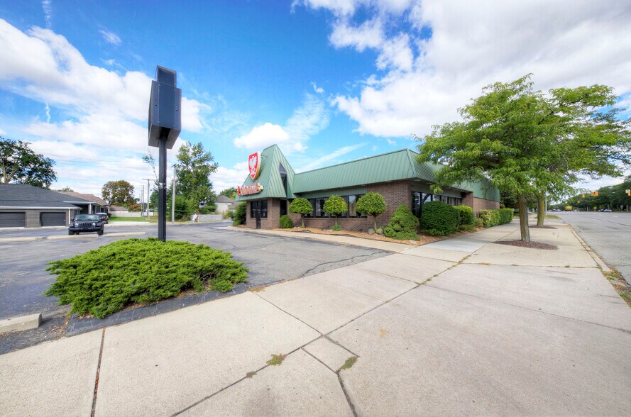 More Photos Of 1744 Biddle Ave, Wyandotte General Retail For Sale