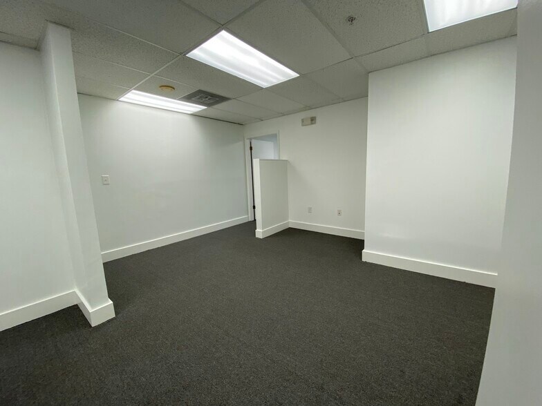 More Photos Of 1110 Brickell Ave, Miami Office For Sale