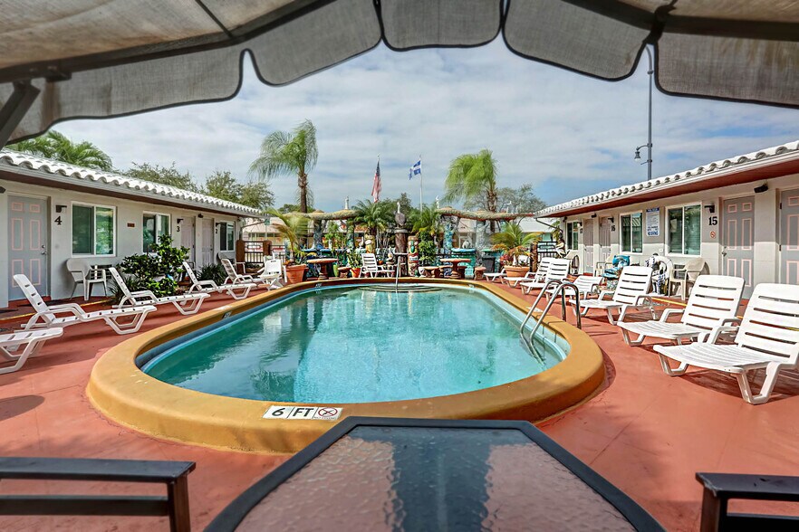 More Photos Of 1419 S Federal Hwy, Hollywood Hotel For Sale
