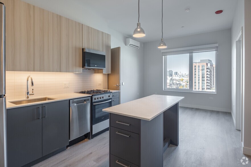 More Photos Of 670 N May St, Chicago Apartments For Lease
