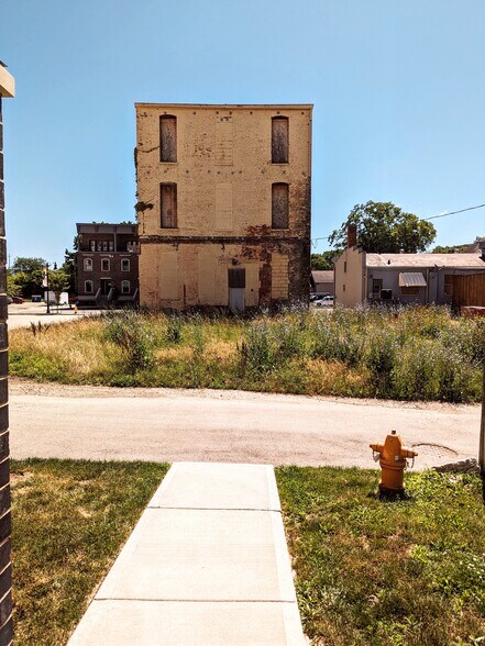 More Photos Of 208 S 4th St, Lafayette Freestanding For Sale