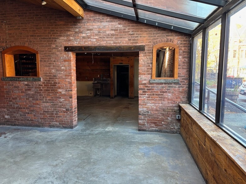 More Photos Of 78 Franklin St, Norwich Storefront Retail Office For Lease