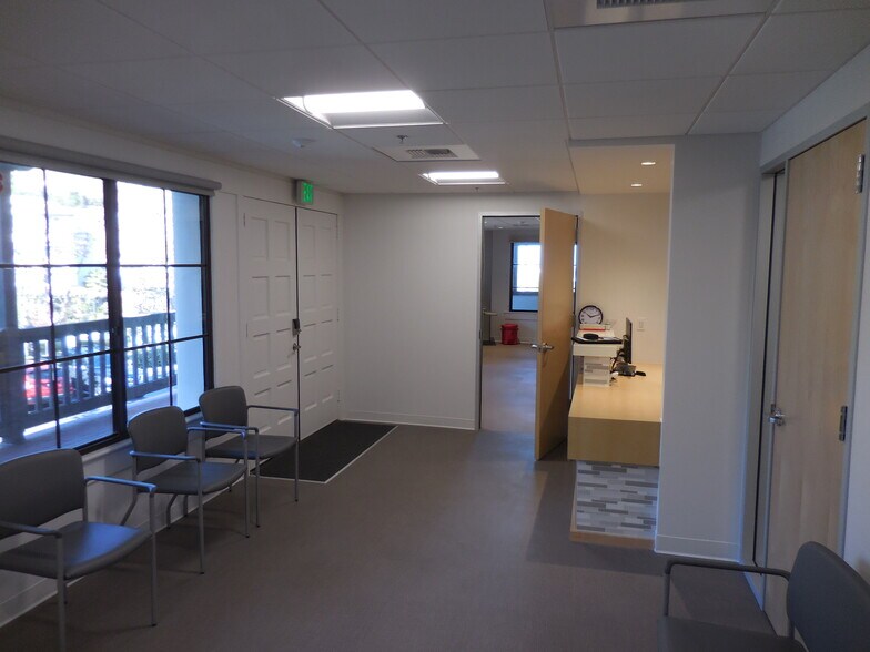 More Photos Of 25550 Hawthorne Blvd, Torrance Medical For Lease