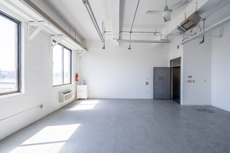More Photos Of 98 4th St, Brooklyn Light Manufacturing For Lease
