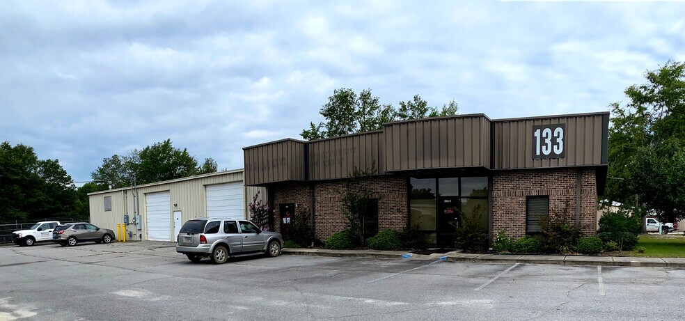 More Photos Of 133 Vera Rd, Lexington Showroom For Lease