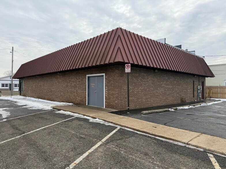 More Photos Of 129 N Main St, Tekonsha Freestanding For Sale