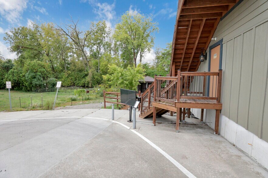 More Photos Of 14675 Zion Rd, Thornville Restaurant For Sale