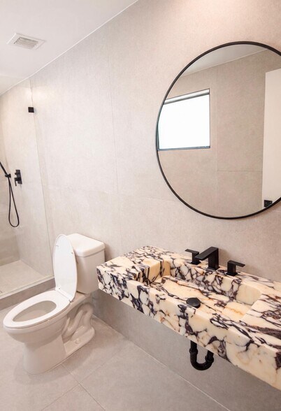 More Photos Of 13-19 S Federal Hwy, Dania Storefront For Lease