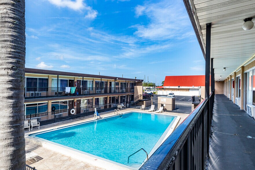 More Photos Of 11736 US Highway 19, Port Richey Hotel For Sale