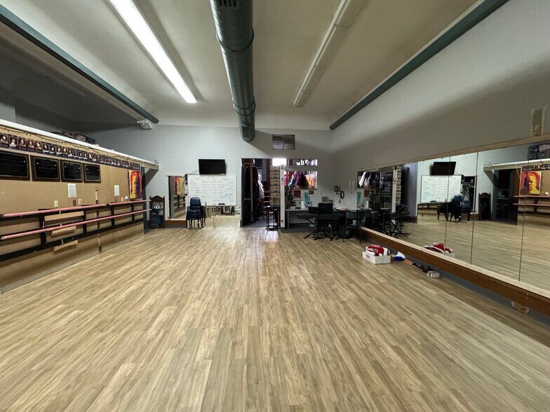 More Photos Of 132 S Main St, Greensburg Office For Sale