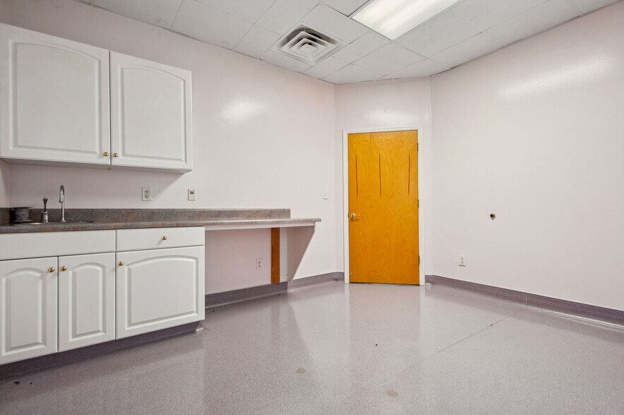 More Photos Of 43 Office Park Dr, Jacksonville Medical For Lease