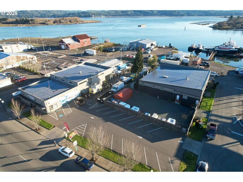 More Photos Of 790 N Bayshore Dr, Coos Bay Freestanding For Sale