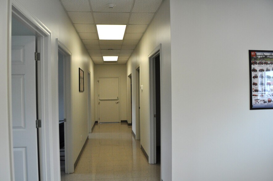 More Photos Of 2333 W Emory Rd, Powell Industrial For Sale