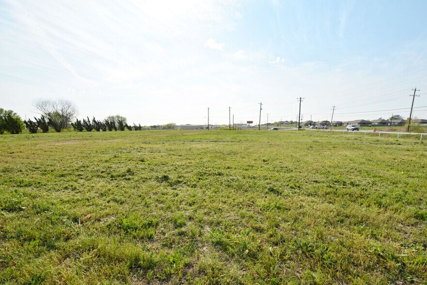 More Photos Of 120 E Zipp Rd, New Braunfels General Retail For Sale