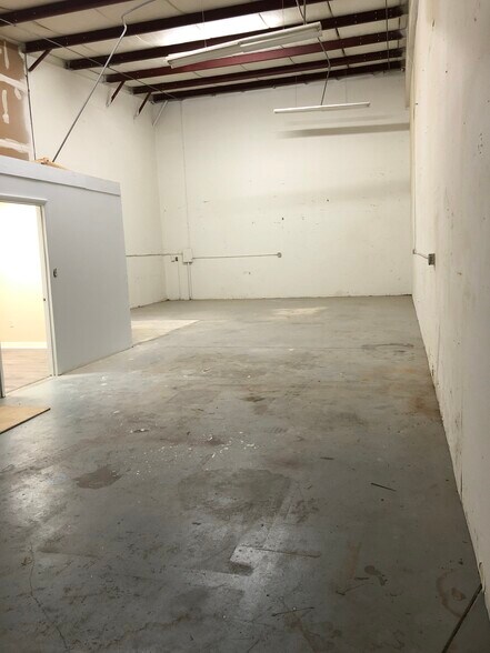 More Photos Of 1335 Bennett Dr, Longwood Warehouse For Lease