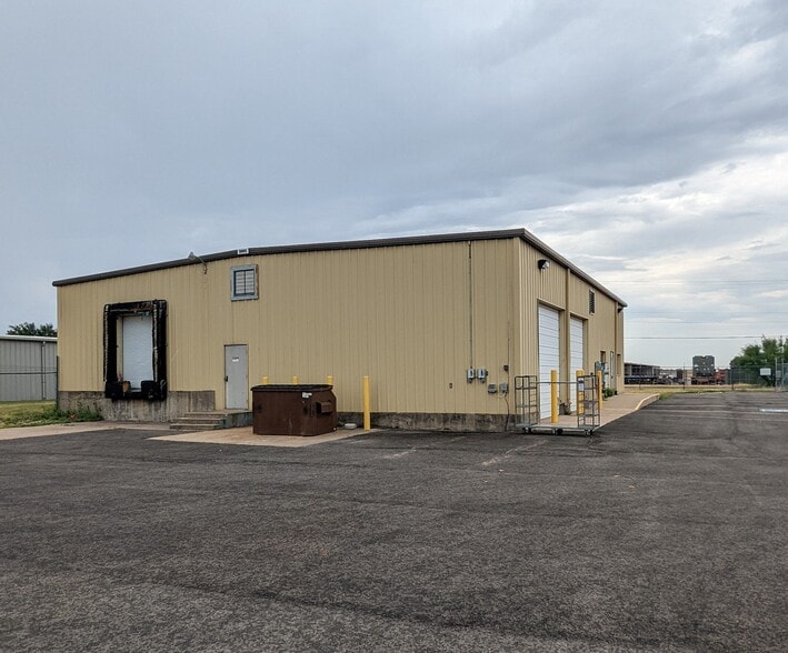More Photos Of 1416 Twin Oaks St, Wichita Falls Warehouse For Lease