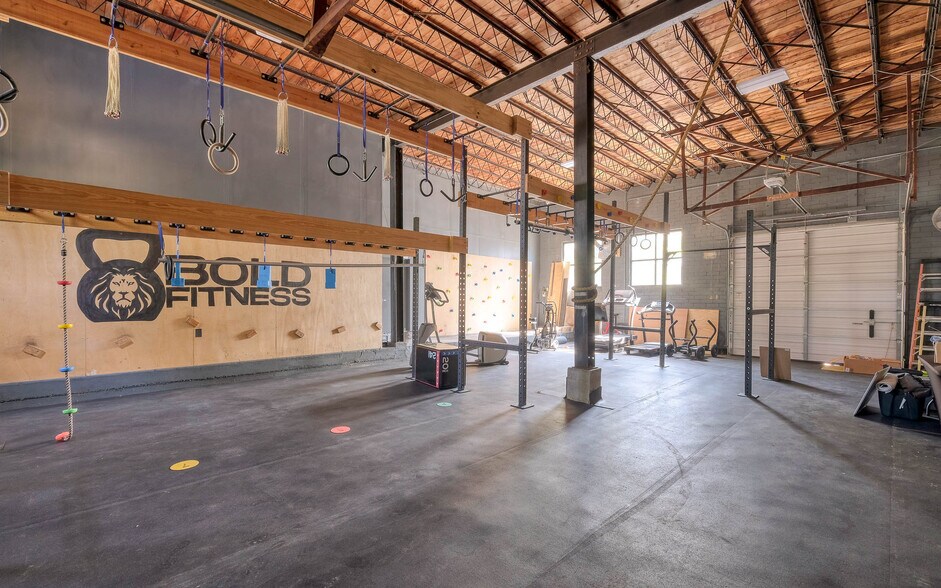 More Photos Of 2302 Main St, Waller Office For Sale