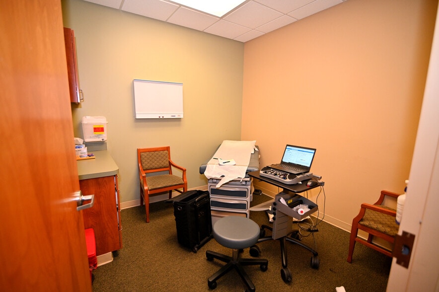 More Photos Of 2960 Technology Pl, Waldorf Research And Development For Lease