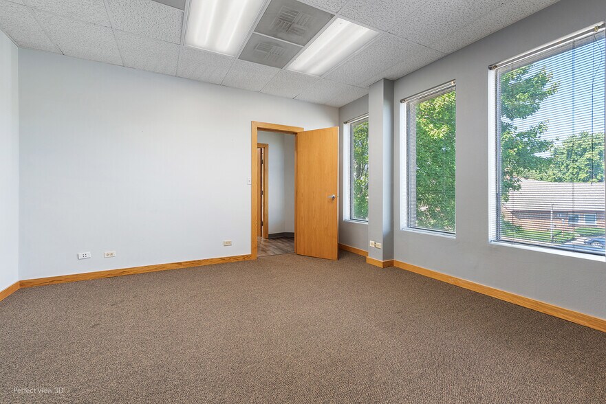 More Photos Of 507 W Kendall Dr, Yorkville Medical For Lease