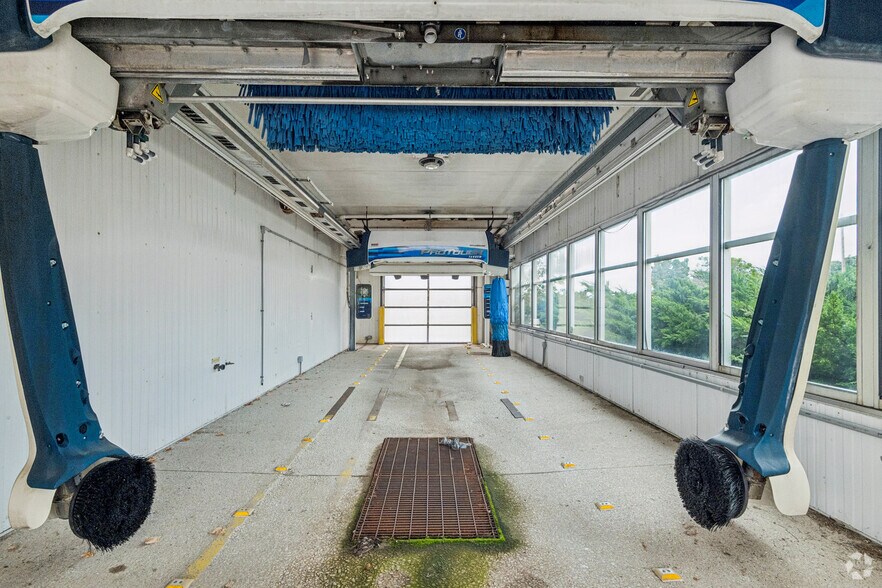More Photos Of 3632 S Taylor Dr, Sheboygan Carwash For Sale