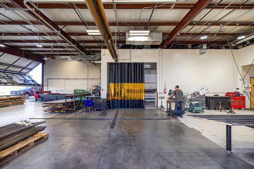 More Photos Of 3080 Airport Dr, Erie Flex For Sale