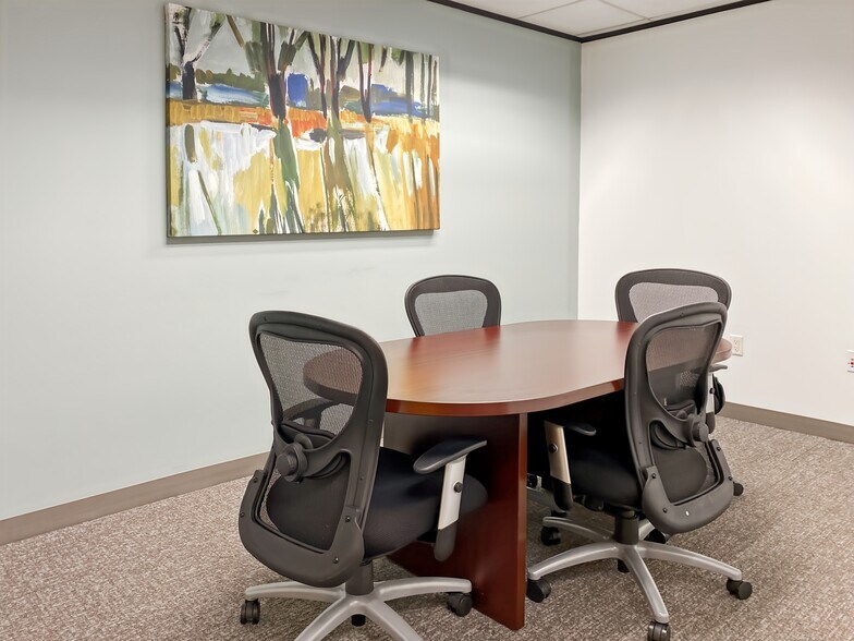 More Photos Of 2002 Timberloch Pl, The Woodlands Coworking Space