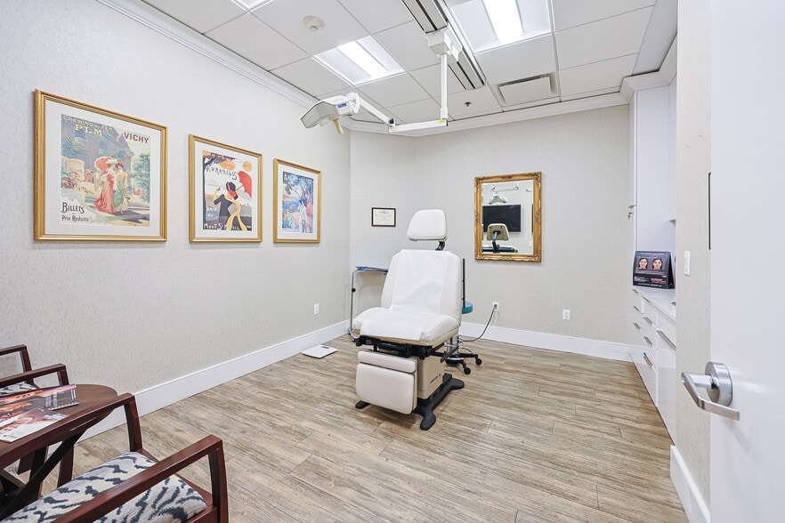 More Photos Of 833 Northern Blvd, Great Neck Medical For Lease