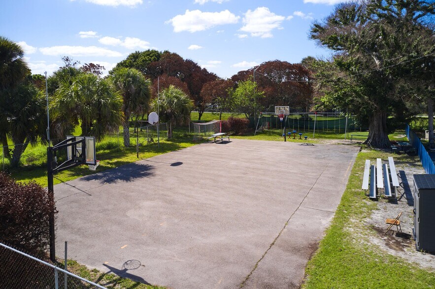 More Photos Of 464 N 9th St, Fort Pierce General Retail For Sale
