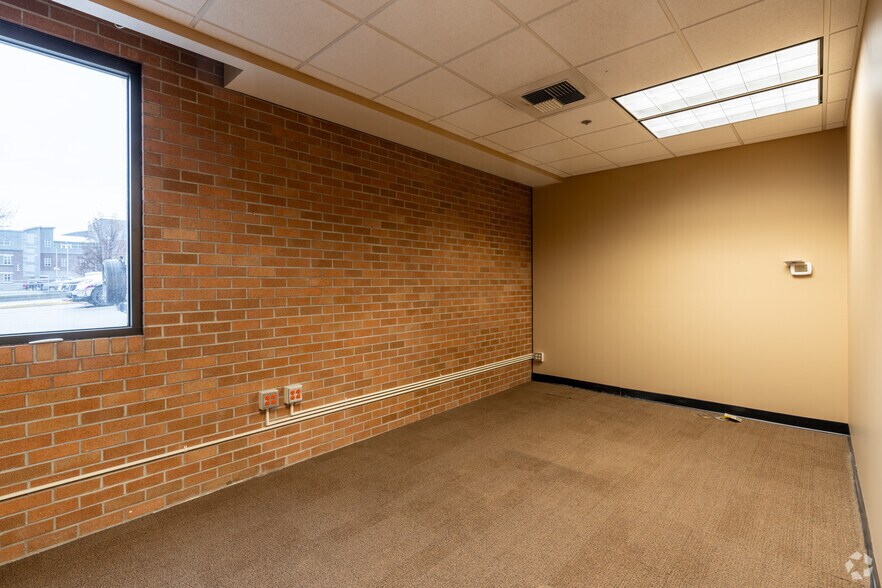 More Photos Of 30 S Mission St, Wenatchee Bank For Sale