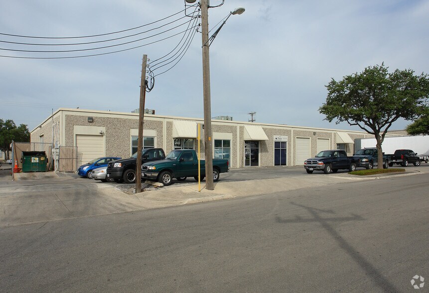 Primary Photo Of 2434-2444 Brockton, San Antonio Warehouse For Lease