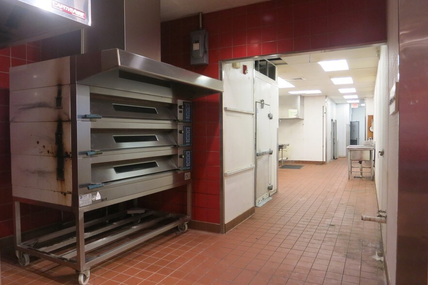 More Photos Of 1901 Hamilton Blvd, Sioux City General Retail For Sale