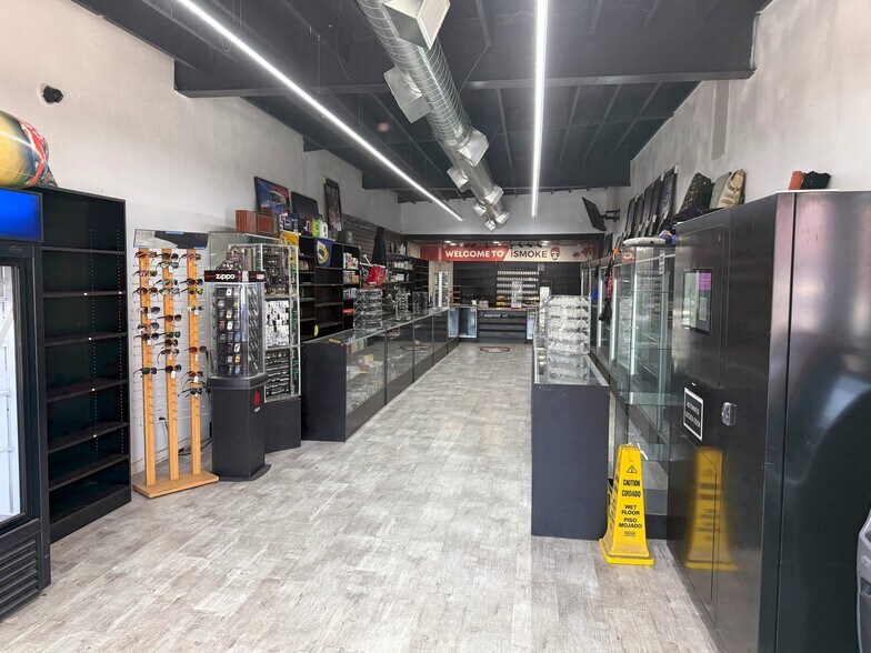 More Photos Of 321-325 S C St, Oxnard Storefront For Sale